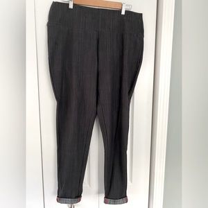 Black jeggings with cute detailed cuff